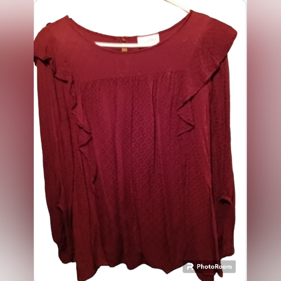 Universal Thread Tops - Universal Thread maroon quarter sleeve blouse with ruffles